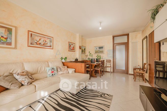 Appartamento in residenziale in Via Parigi 11