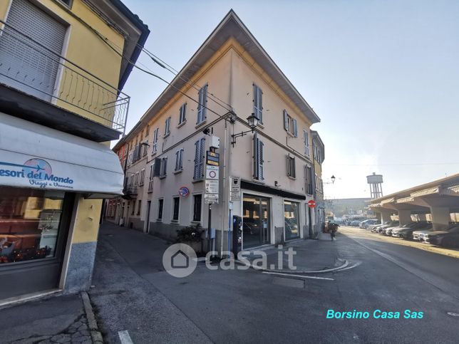 Negozio/locale commerciale in commerciale in Via Giuseppe Verdi