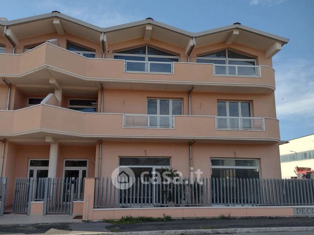 Capannone in commerciale in Via Giordania 83