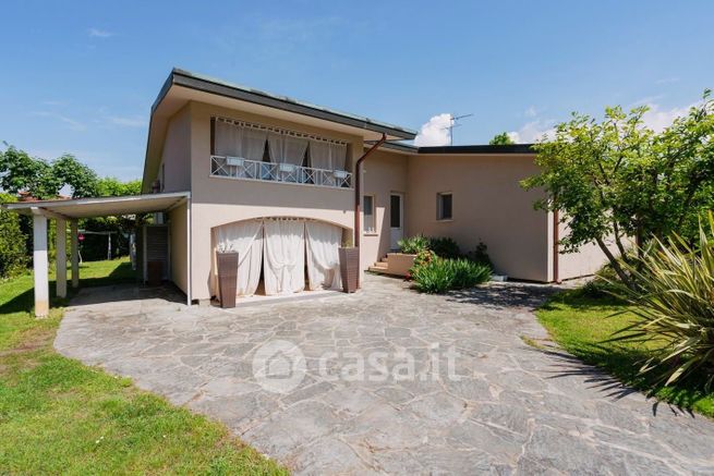 Villa in residenziale in Via della Barbiera