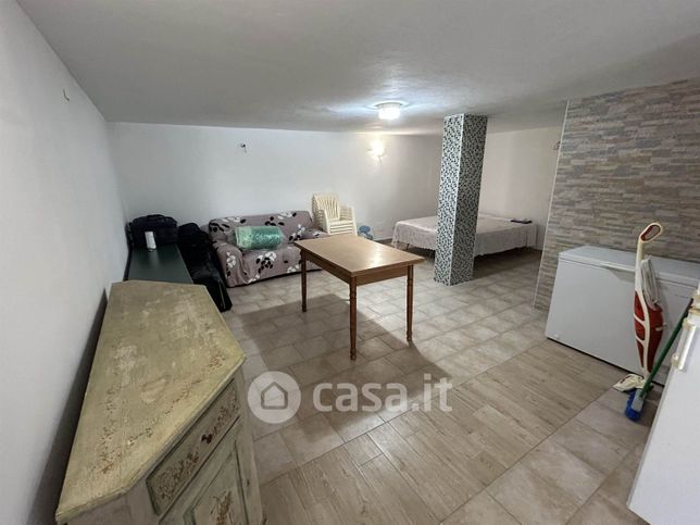 Capannone in commerciale in Via Oreste Lizzadri