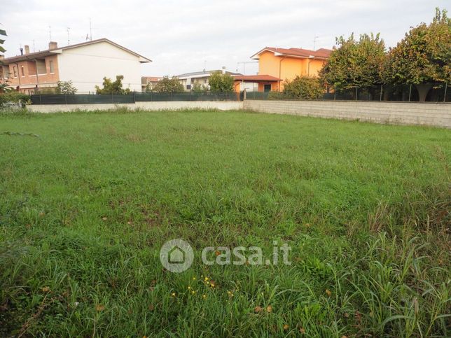 Terreno edificabile in residenziale in Piazza IV Novembre 3