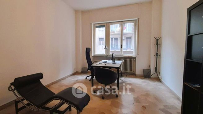 Ufficio in commerciale in Via Giovanni Aurispa 7