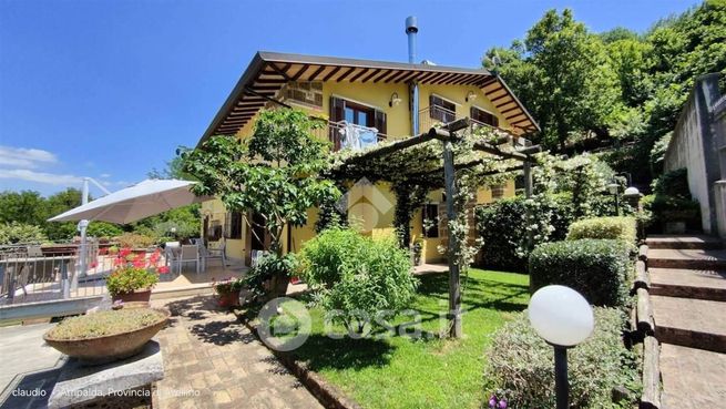 Casa bi/trifamiliare in residenziale in Contrada Castello