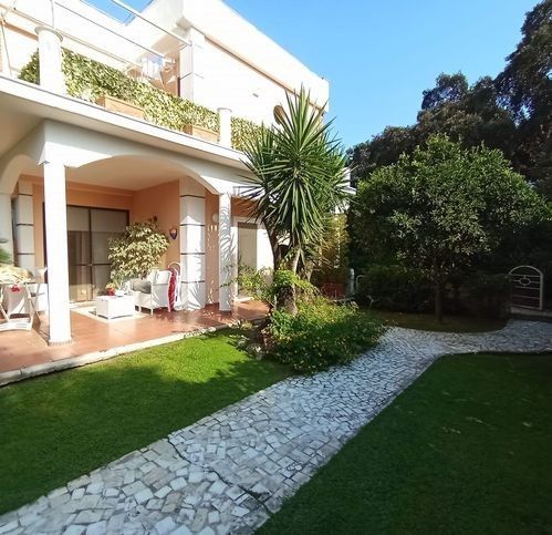 Villa in residenziale in Via Zeffiro