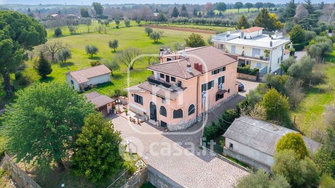 Appartamento in residenziale in Via Colle dell'Oro