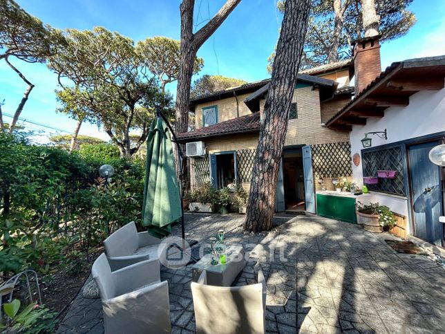 Villa in residenziale in Via Abbazia 1