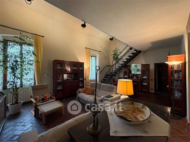 Casa bi/trifamiliare in residenziale in Via Senese