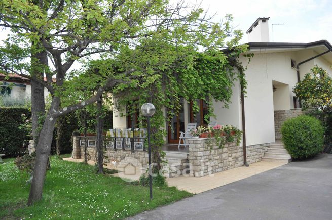 Villa in residenziale in Via Fratelli Barberi 24