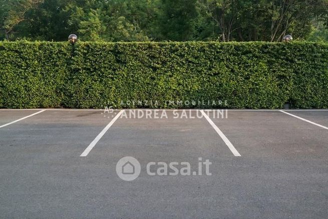 Box/posto auto in residenziale in Via Vittorio Veneto