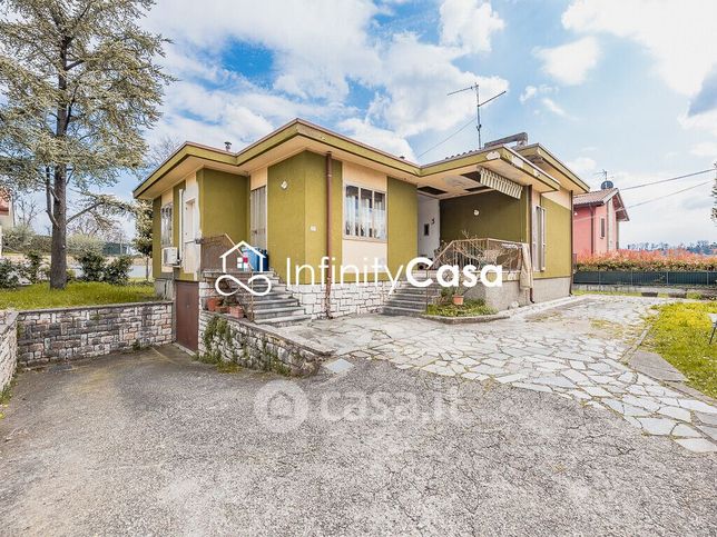 Villa in residenziale in Via Giacomo Matteotti 30