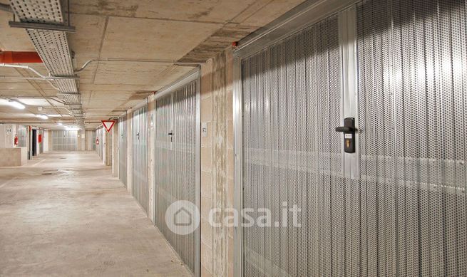 Box/posto auto in residenziale in Viale della Primavera 89