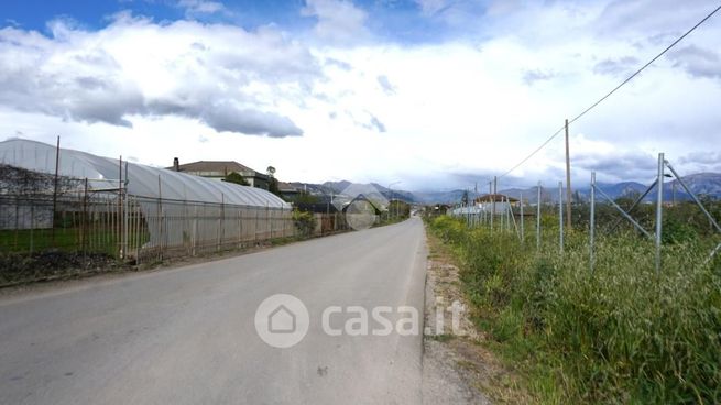 Terreno agricolo in commerciale in 