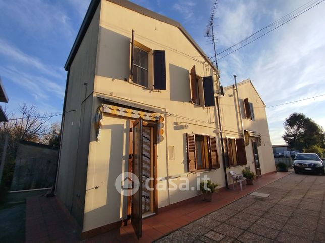 Villetta a schiera in residenziale in Via Ferrara 12