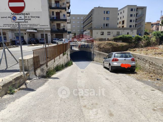 Box/posto auto in residenziale in Via Alcibiade 58
