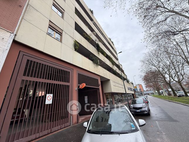 Box/posto auto in residenziale in Viale Fulvio Testi 30