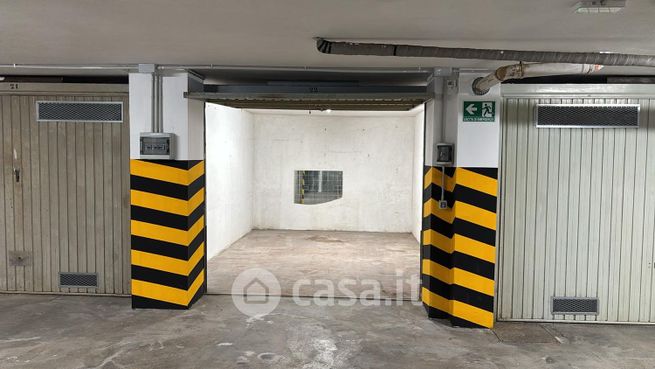 Box/posto auto in residenziale in Piazza Repubblica dell'Ossola