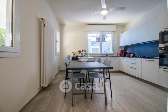 Casa indipendente in residenziale in Viale Cremona 47