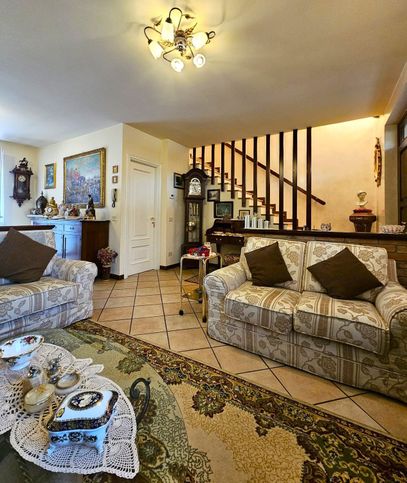 Villa in residenziale in Via Madonna del Piano 22