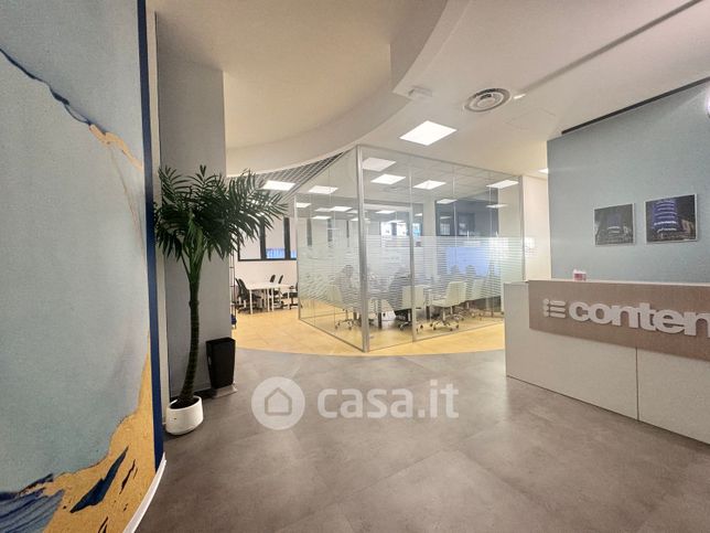 Ufficio in commerciale in Via Valenza 5