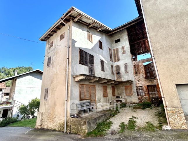 Casa indipendente in residenziale in Via Roma 34