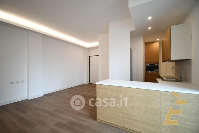 Appartamento in residenziale in Via Messina 18