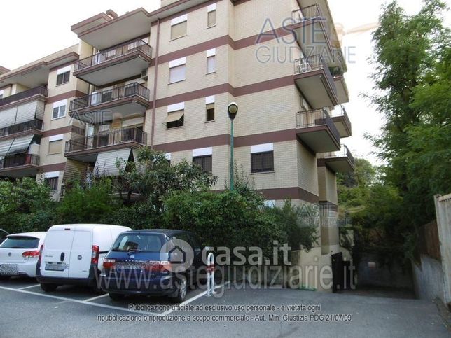 Box/posto auto in residenziale in Via di Scorticabove 51