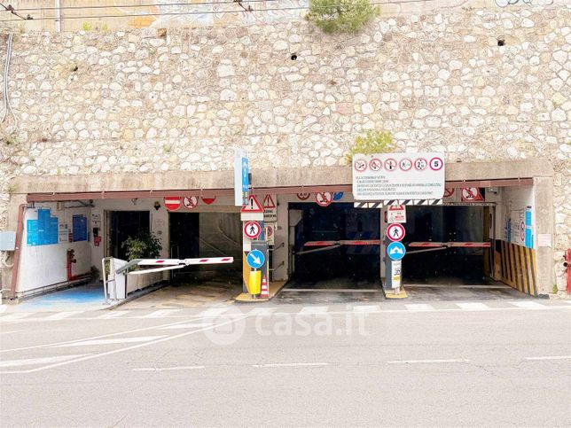 Box/posto auto in residenziale in Viale Regina Elena