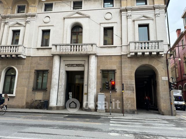 Garage/posto auto in residenziale in Piazza dell'Insurrezione