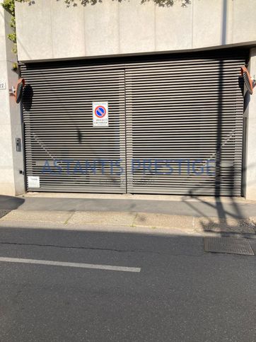 Box/posto auto in residenziale in Viale Severino Boezio 20