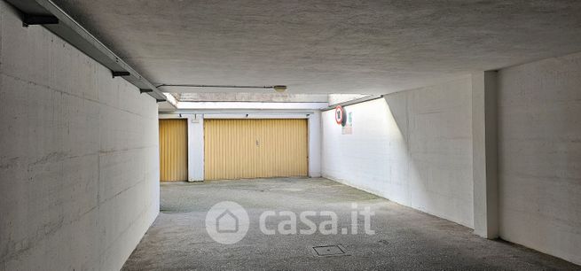 Garage/posto auto in residenziale in Via Scuderlando 126