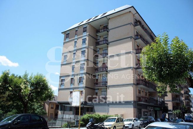 Ufficio in commerciale in Via Giovanni XXIII 58