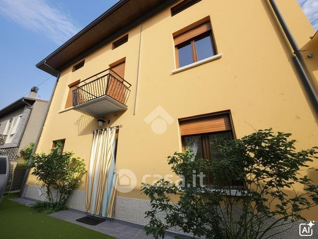 Casa indipendente in residenziale in Via Porzano 26