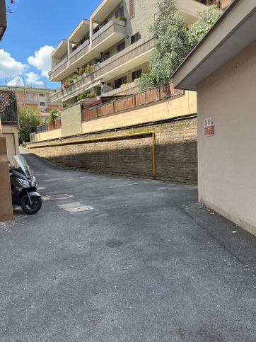 Box/posto auto in residenziale in Via della Repubblica