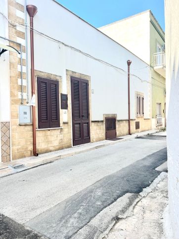 Casa indipendente in residenziale in Via Cupone 8