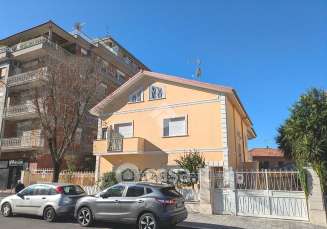 Appartamento in residenziale in Viale di Marino 10