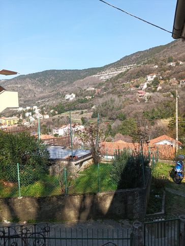 Casa indipendente in residenziale in Strada per Longera