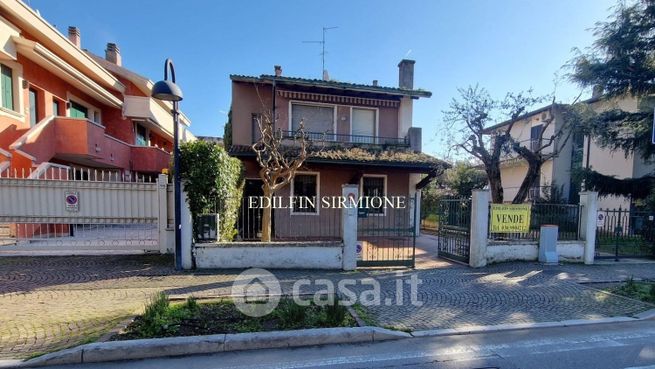 Villa in residenziale in Via XXV Aprile 17