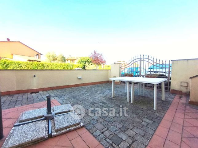 Casa bi/trifamiliare in residenziale in Via del Popolo