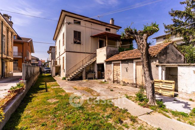 Casa bi/trifamiliare in residenziale in Via Martiri di Belfiore 154