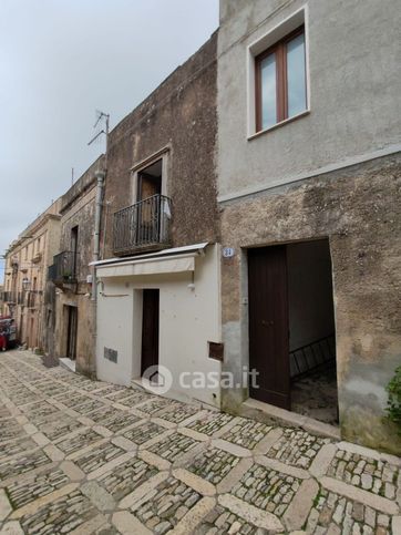 Casa indipendente in residenziale in Via Vittorio Emanuele 34