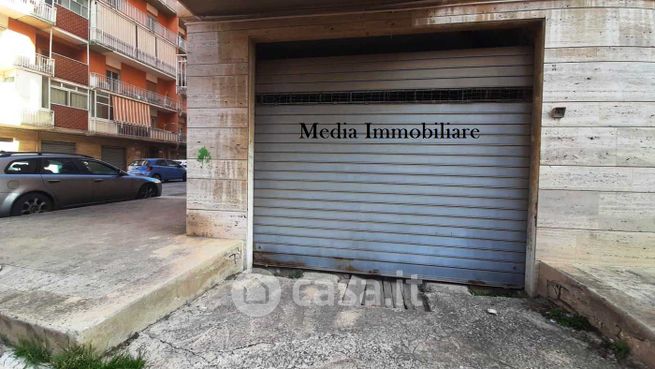 Garage/posto auto in residenziale in Viale San Panagia 136