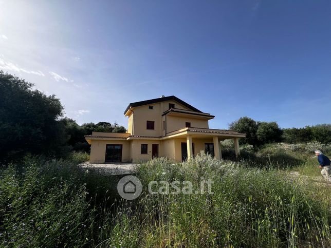 Villa in residenziale in Via Carlo Felice