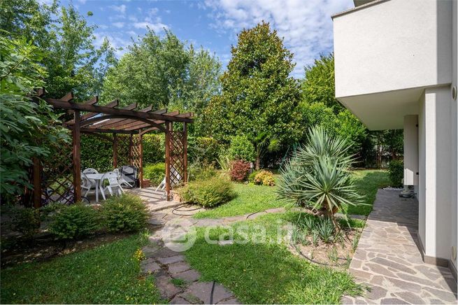 Casa bi/trifamiliare in residenziale in Via Giuseppe Mazzini