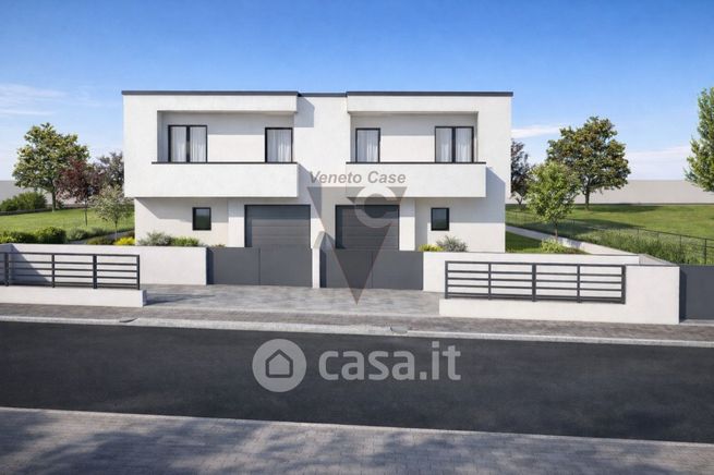 Casa bi/trifamiliare in residenziale in Via Villa 32