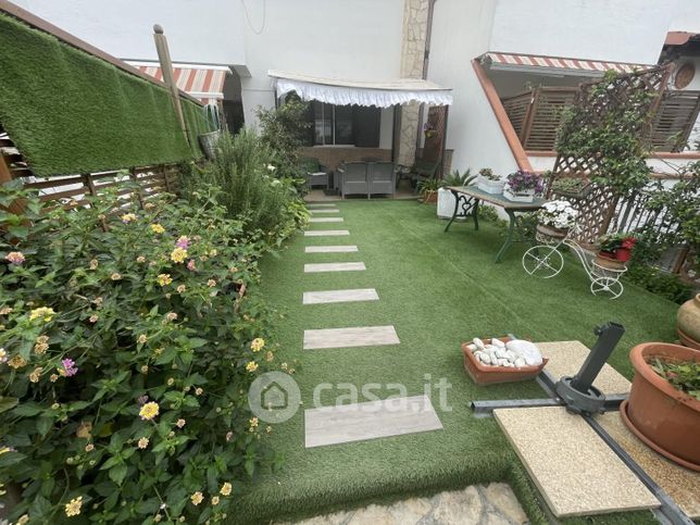 Villetta a schiera in residenziale in Via Simone Cantoni 22