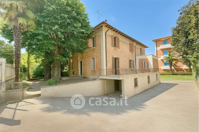 Appartamento in residenziale in Viale Dante Alighieri
