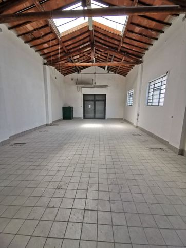 Capannone in commerciale in Via del Castagno