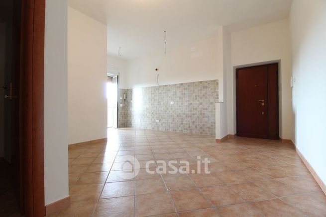 Appartamento in residenziale in Via Mirtense