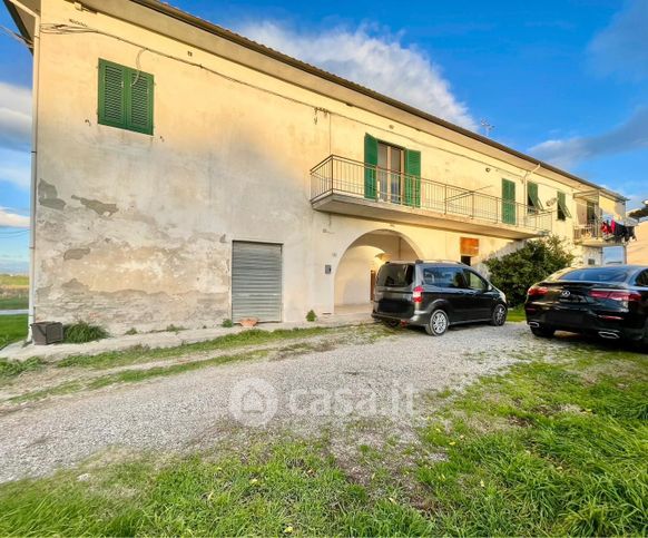 Casa bi/trifamiliare in residenziale in Via Isola